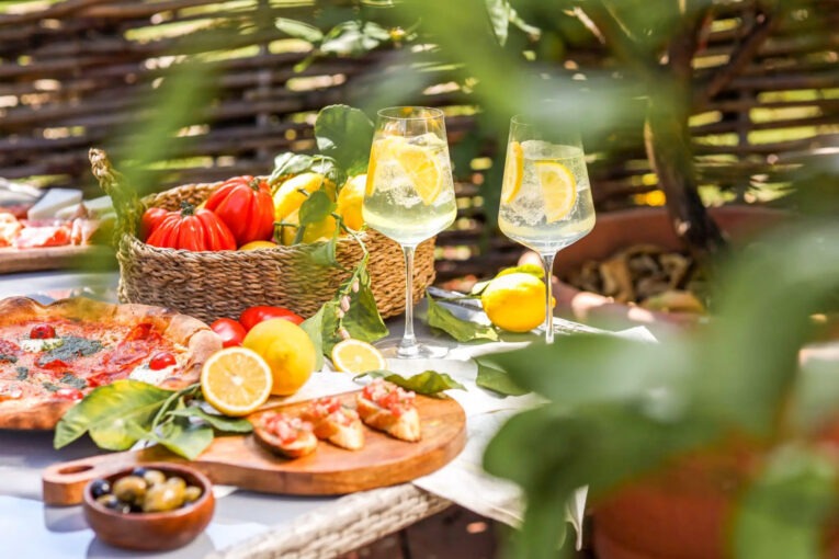 Yaz Menüsüne Geçiş Serinleten Tariflerle Sofranızı Şenlendirin! - enlezzetlisi (1)