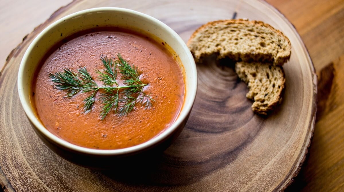 Geleneksel Usul Tereyağlı ve Naneli Tarhana Çorbası