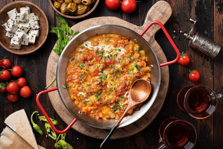 Pratik ve Şık Misafir Menüsü: 30 Dakikada Hazır Ana Yemekler