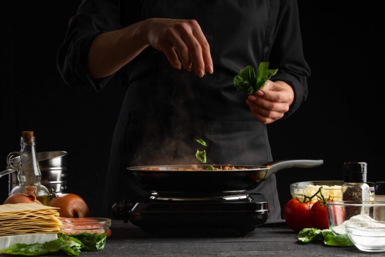 Tek Tencere/Tepsi Kış Yemekleri: Bulaşık Yıkama Derdine Son Veren Pratik Tarifler