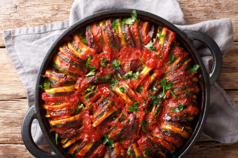 Orijinal Yunan Yemeği Briam Tarifi: Fırında Zeytinyağlı Sebze Şöleni