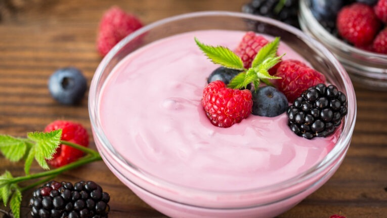 Yoğurt Gece Yenir mi? Gece Tüketimi Kime İyi Gelir, Kimin Uykusunu Bozar