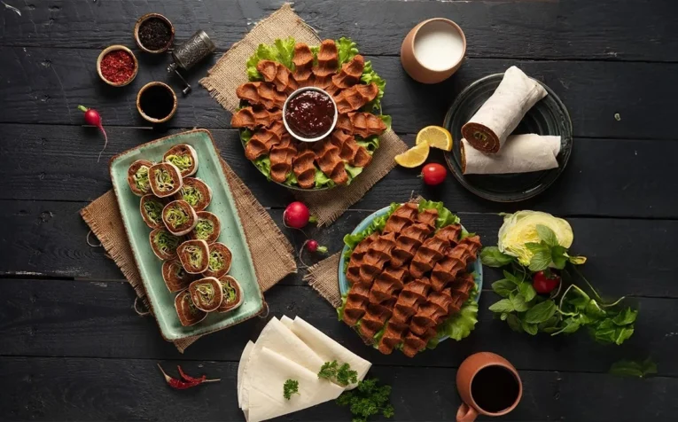 Çiğköfte Hamuru Neden Dağılır? Kıvamı Tuturmak İçin 7 Kritik Püf Noktası