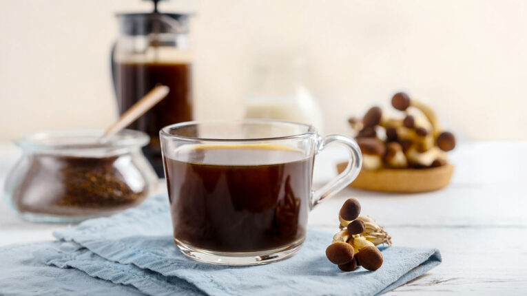 Adaptojenik İçecek Devrimi: Stres Yönetimi İçin Mantar Bazlı Kahve ve Çay Alternatifleri