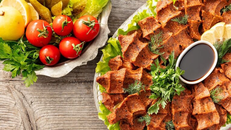 Adıyaman Usulü Etsiz Çiğköftenin Evde Tam Kıvamında Yapılması