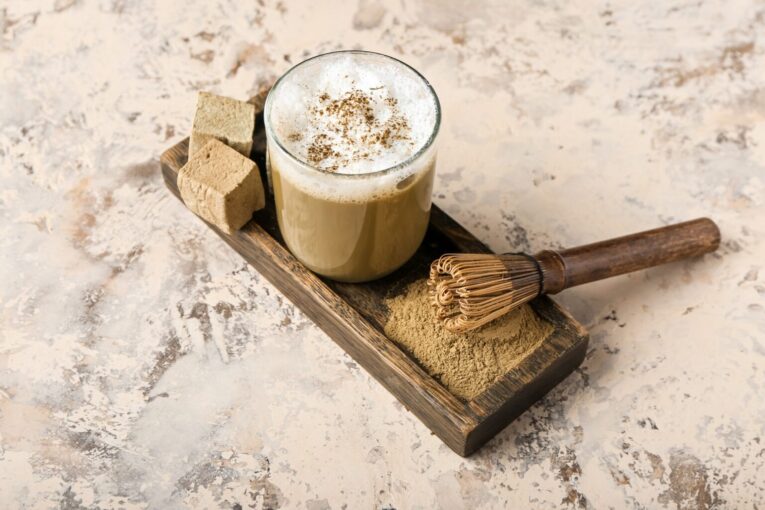 Hojicha Rehberi: Kavrulmuş Japon Yeşil Çayının Lezzet Dünyası